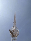 เหล็กชุบสังกะสีแบบจุ่มร้อน Guyed Wire Tower Mast เสาอากาศสื่อสาร 30m / S