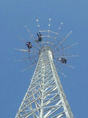 เสาอากาศเหล็ก 30 ม. Guy Wire Tower Lattice Triangle เสาสามเหลี่ยม